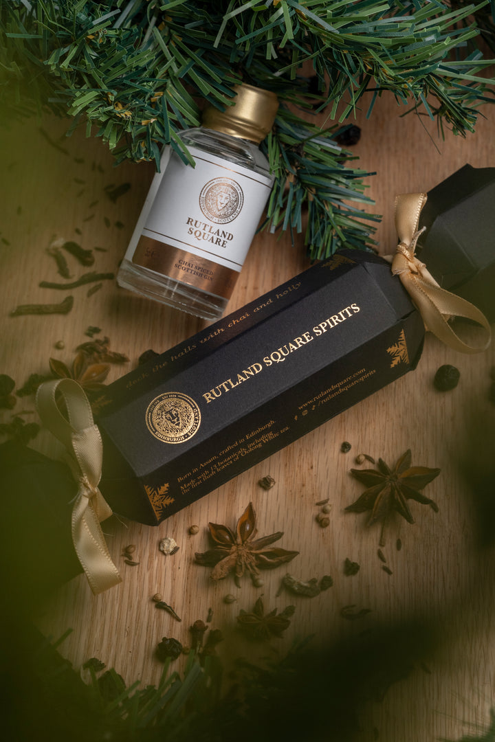 Christmas Cracker with 5cl Chai-Spiced Scottish Gin | Perfect Stocking filler